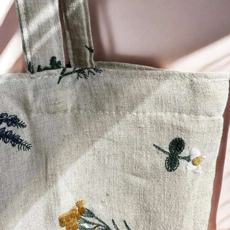 Boho Embroidered Floral Tote Bag in Sage Green & Natural Beige – Daisy & Lavender Design with Zipper Closure – Perfect Gift for Her